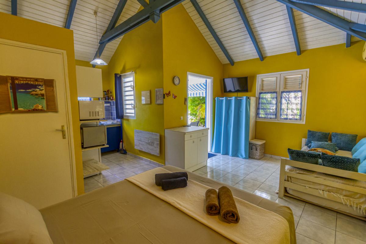 33.Location villa piscine Sainte Anne Gudaeloupe_2 Gites